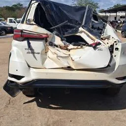 SUCATA Toyota SW4 2022 2.8 Tdi Srx Diamond 7l 4x4 Aut. 5p PARA RETIRADA DE PEÇAS